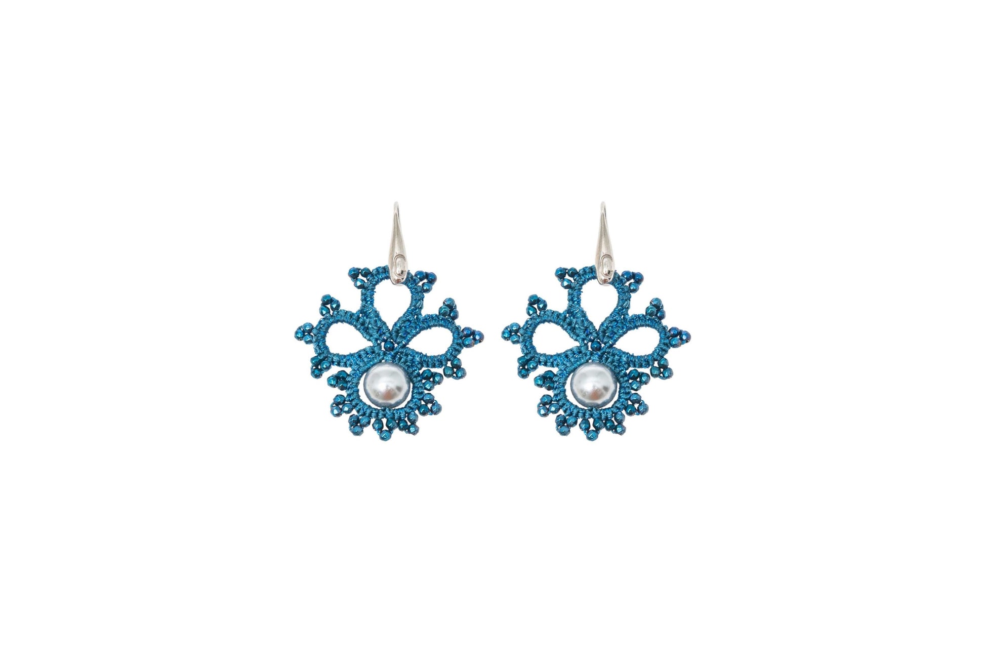 Claire handcrafted gemstone lace earrings med blue