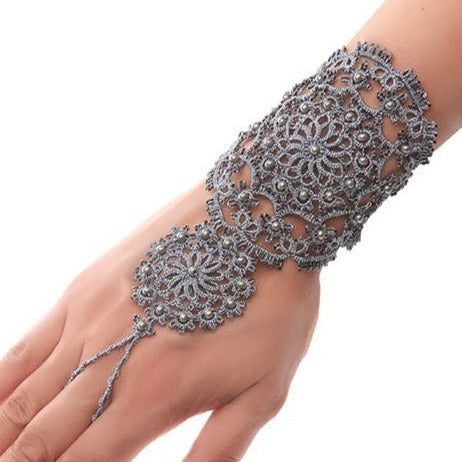 Feyrouz lace bracelet with ring, grey